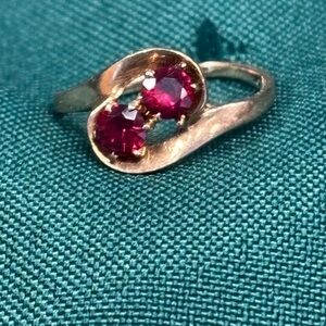 10k Gold Ring with 2 rubies. Size 6